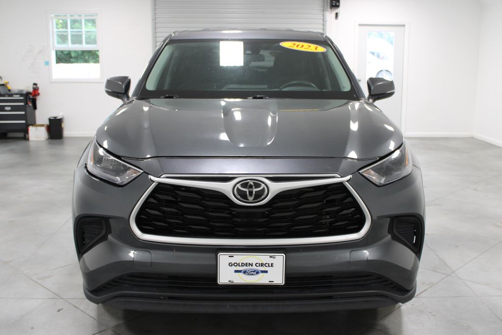 2023 Toyota Highlander L photo 2