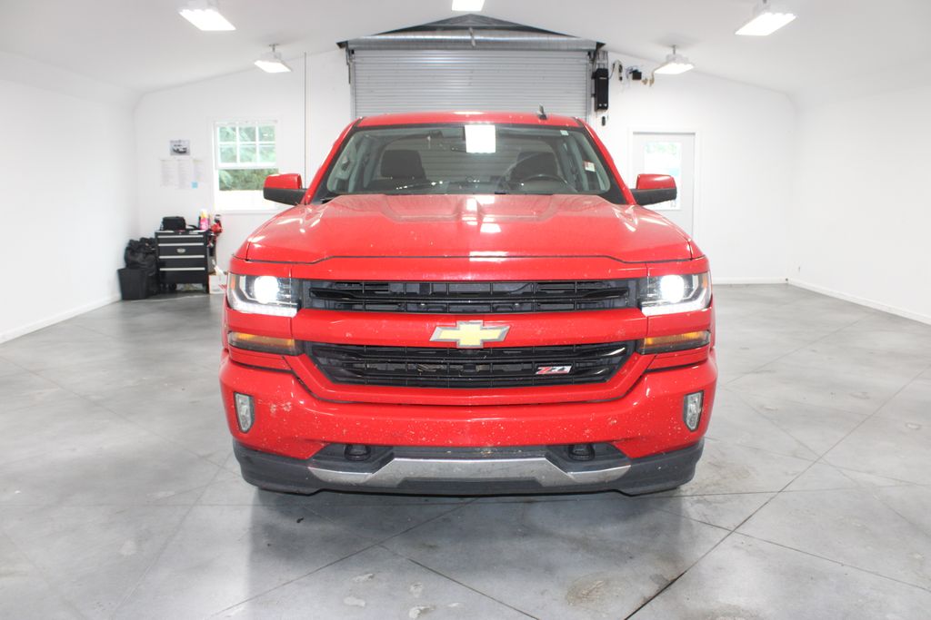 2017 Chevrolet Silverado 1500 LT photo 2