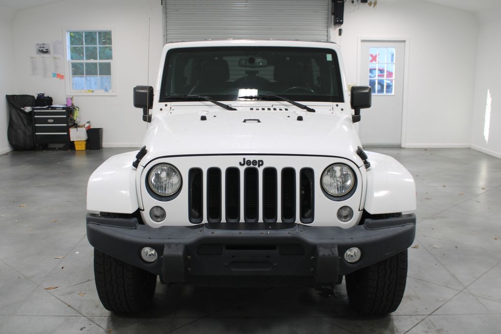 2016 Jeep Wrangler Unlimited Sahara photo 2