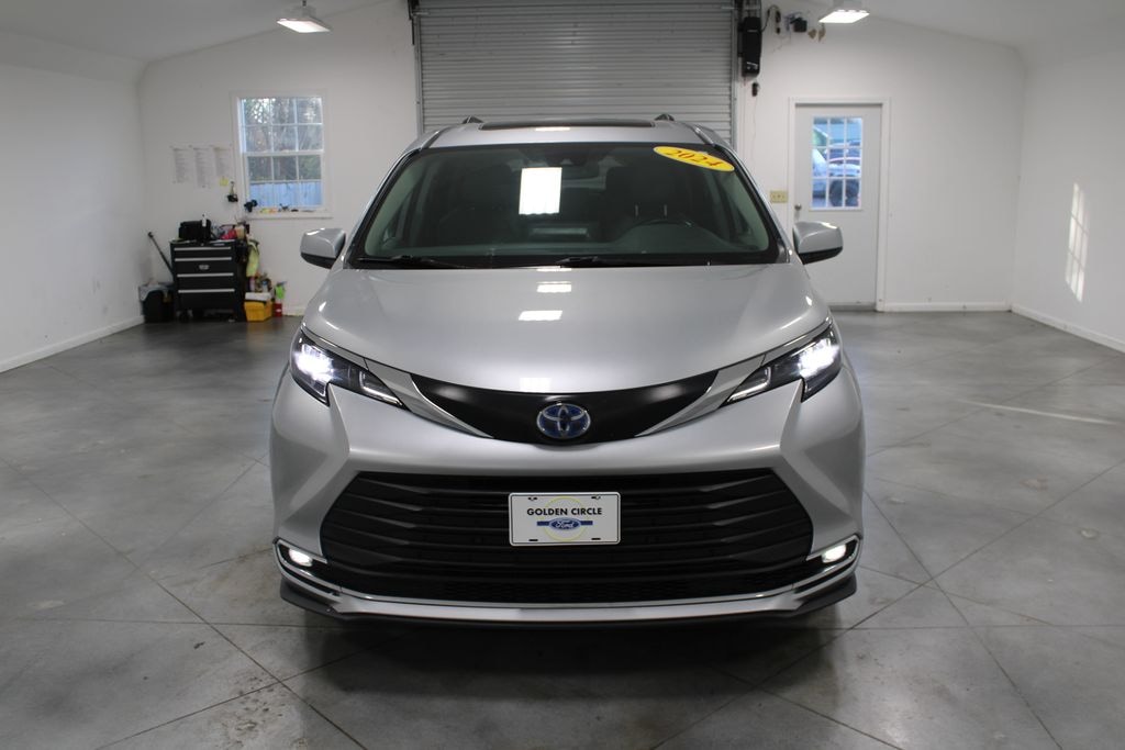 Used 2024 Toyota Sienna XLE Minivan/Van