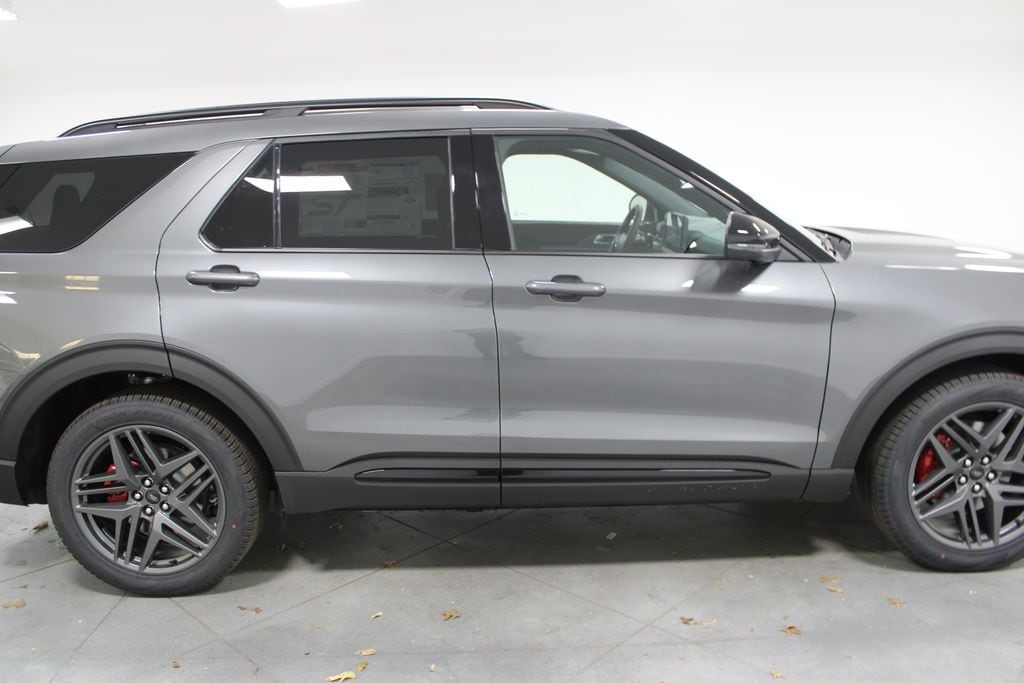 2026 Ford Explorer ST - Photo 10