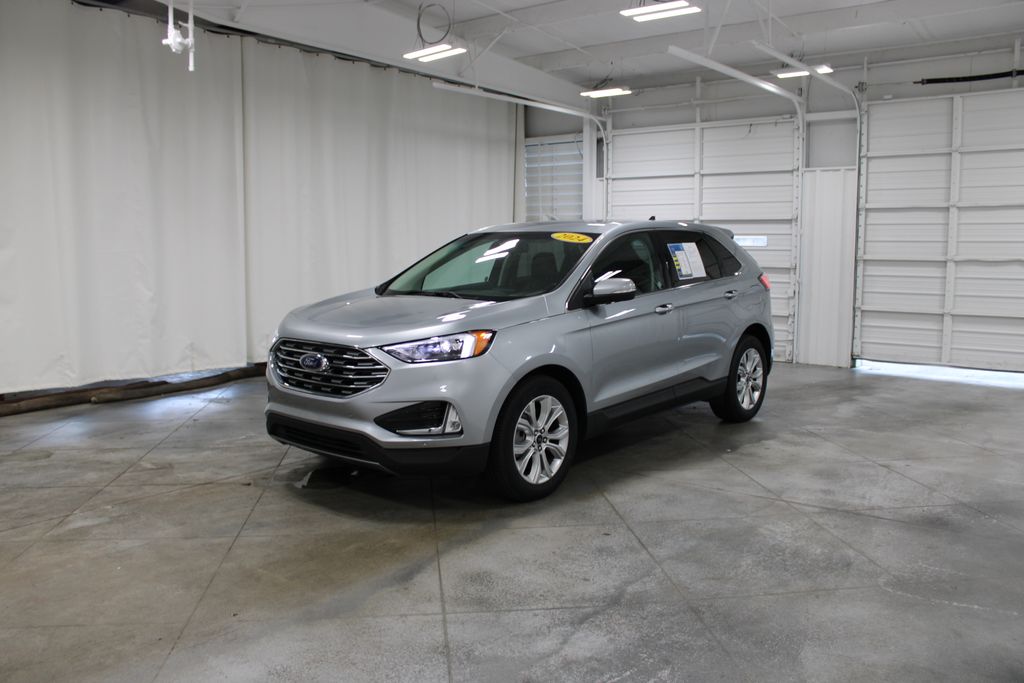 2024 Ford Edge Titanium photo 3