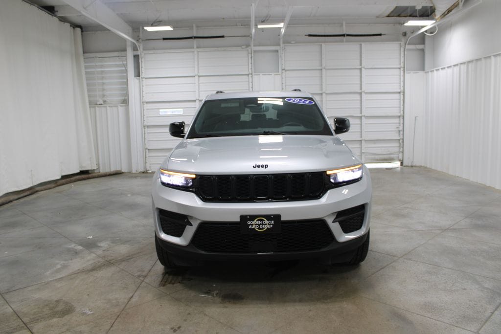 Used 2024 Jeep Grand Cherokee Altitude SUV