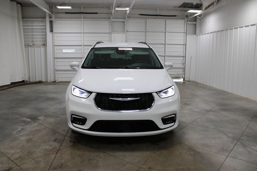 Used 2022 Chrysler Pacifica Touring L Minivan/Van