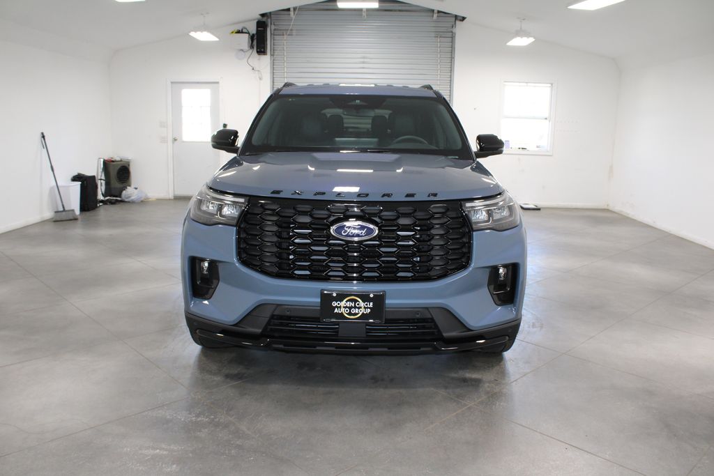 2026 Ford Explorer ST-Line photo 2