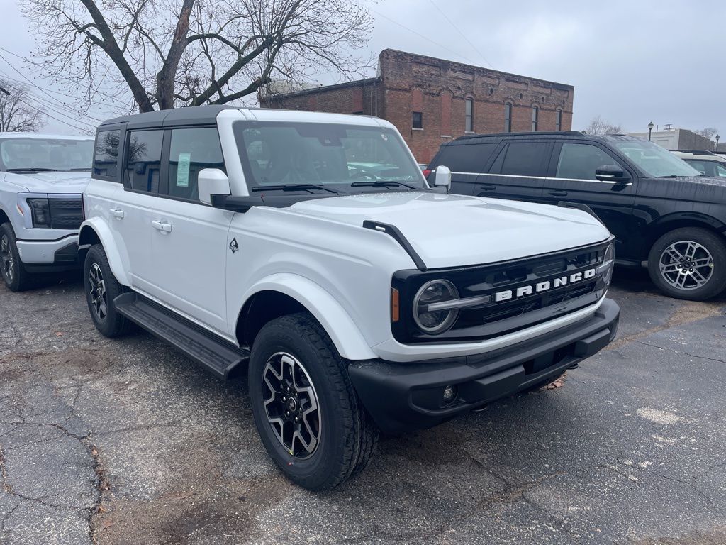 2025 Ford Bronco 4-Door Outer Banks's photo