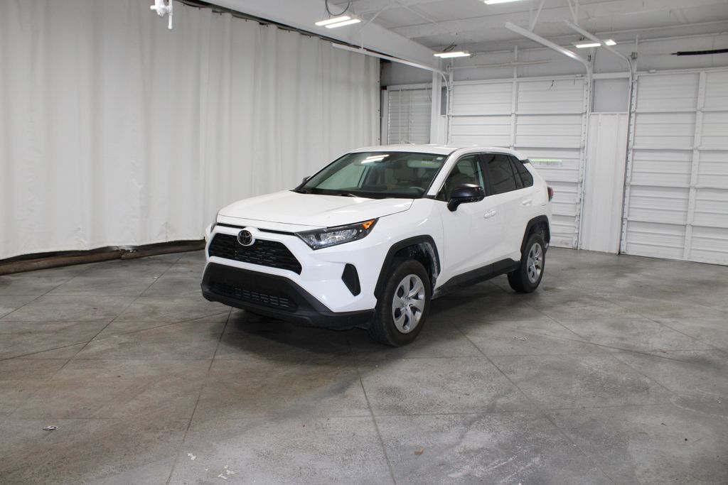 2022 Toyota RAV4 LE photo 3