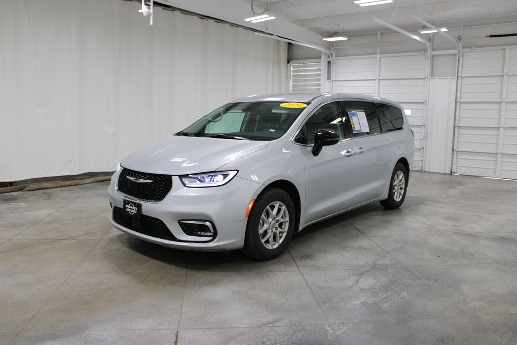 Used 2024 Chrysler Pacifica Touring L Minivan/Van