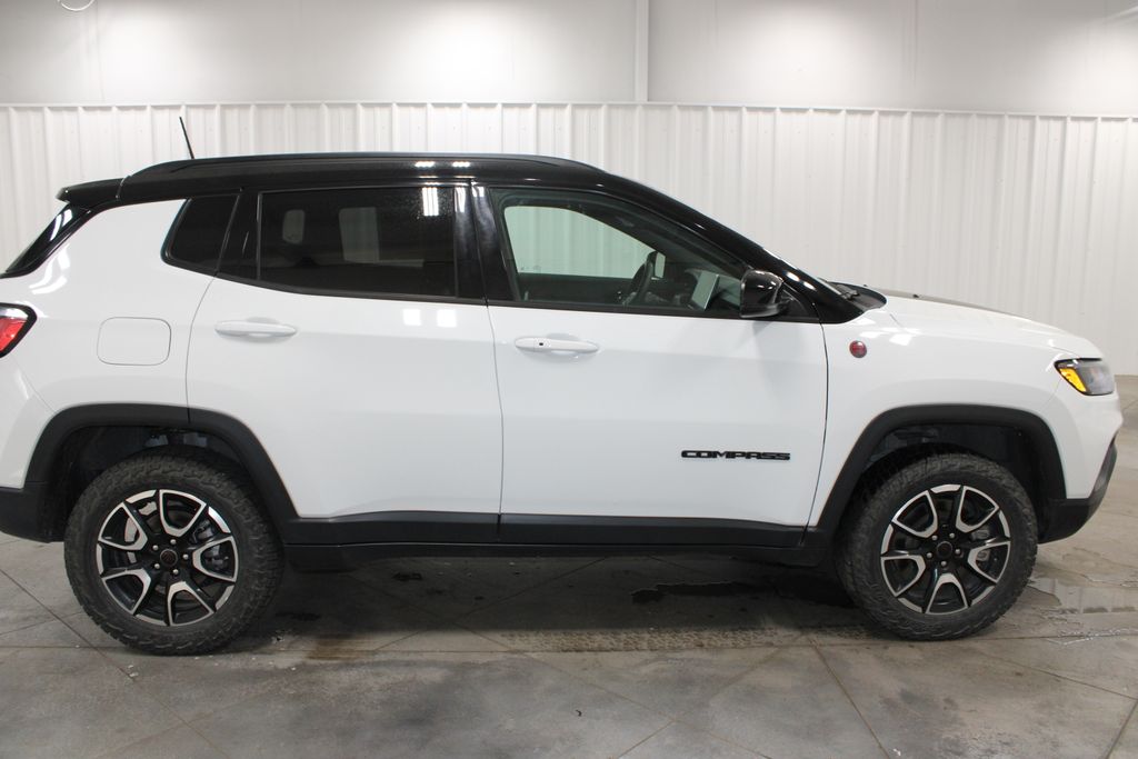 2025 Jeep Compass Trailhawk - Photo 11