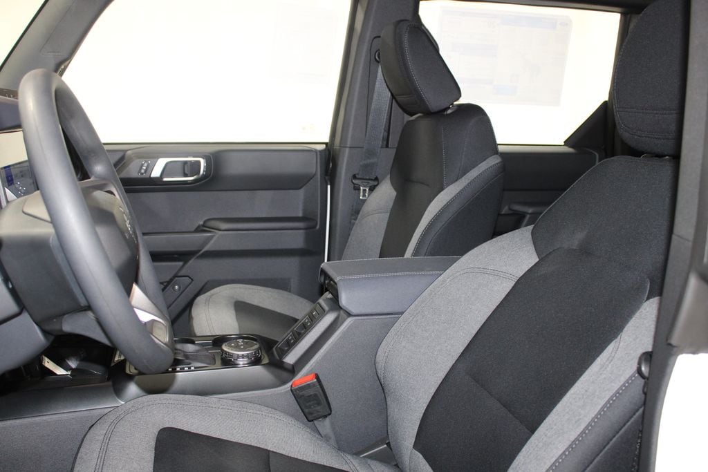 2025 Ford Bronco 4-Door Base - Photo 13