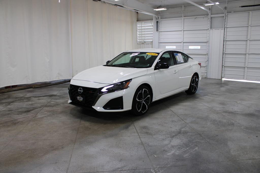 2024 Nissan Altima 2.5 SR photo 3