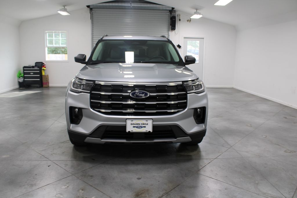 2025 Ford Explorer photo 2