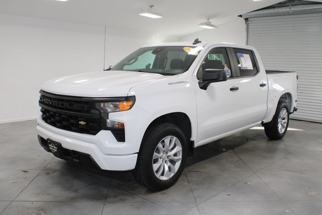 2024 Chevrolet Silverado 1500 Custom photo 3