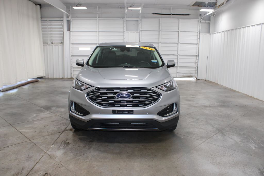 2024 Ford Edge Titanium photo 2