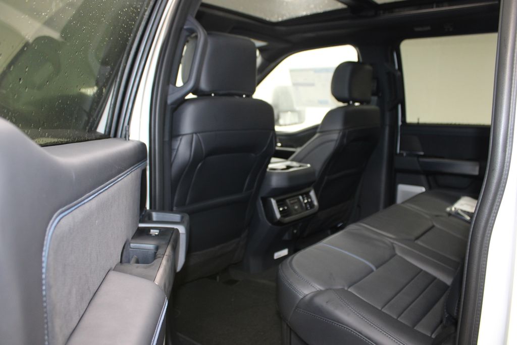 2026 Ford F-250 Super Duty Platinum - Photo 30