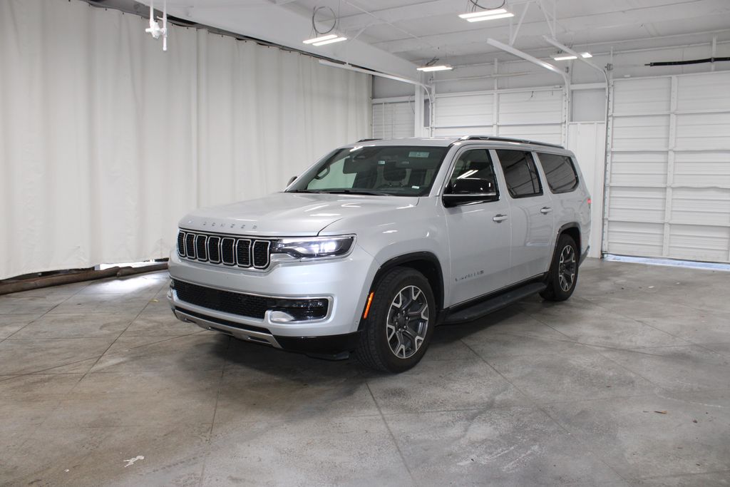 2023 Jeep Wagoneer L Series III photo 2