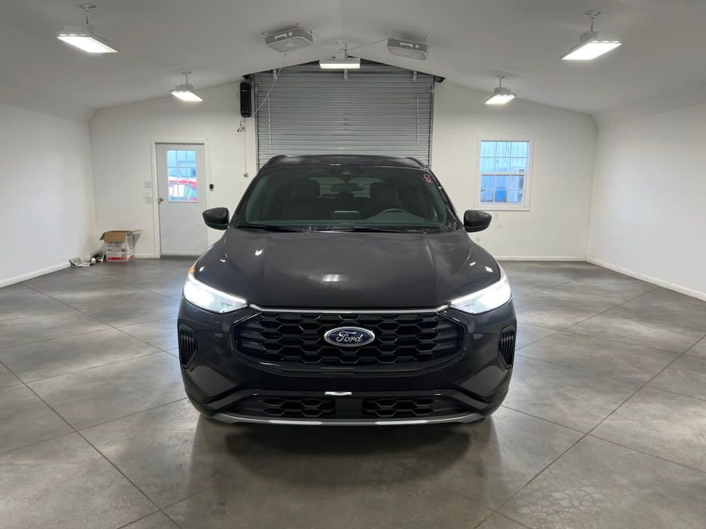 2024 Ford Escape Hybrid ST-Line photo 2