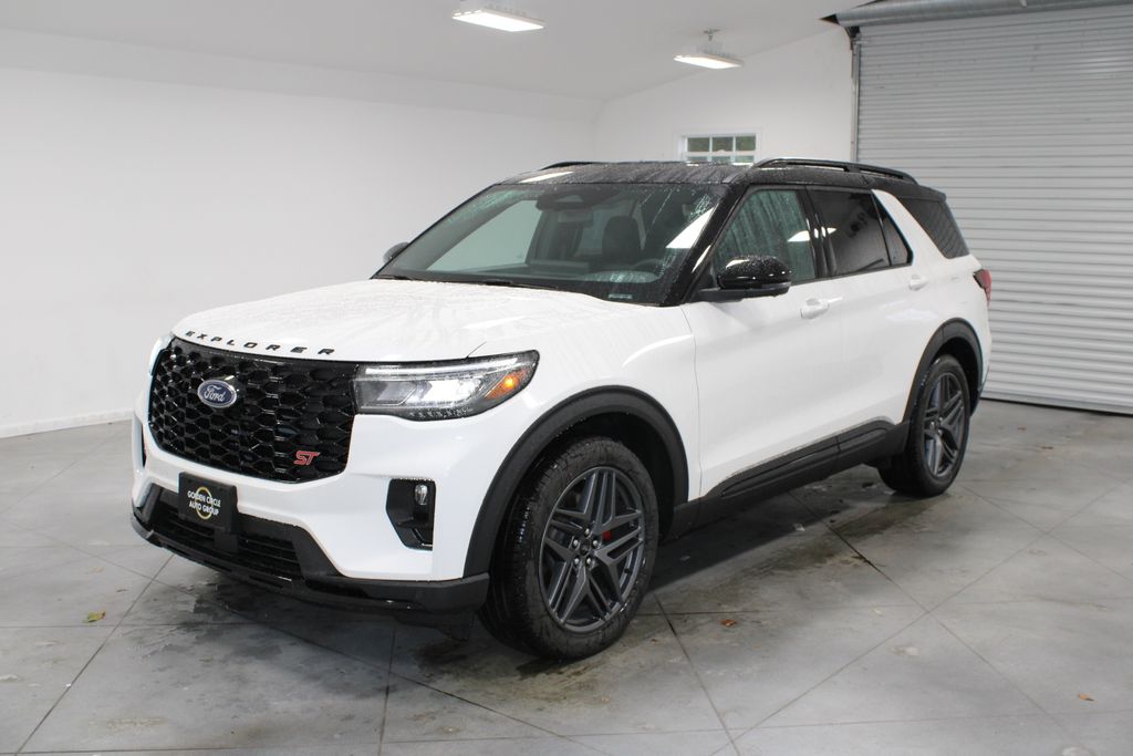 2025 Ford Explorer ST photo 3