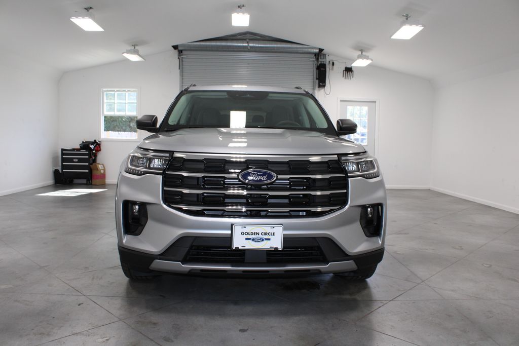 2025 Ford Explorer photo 2