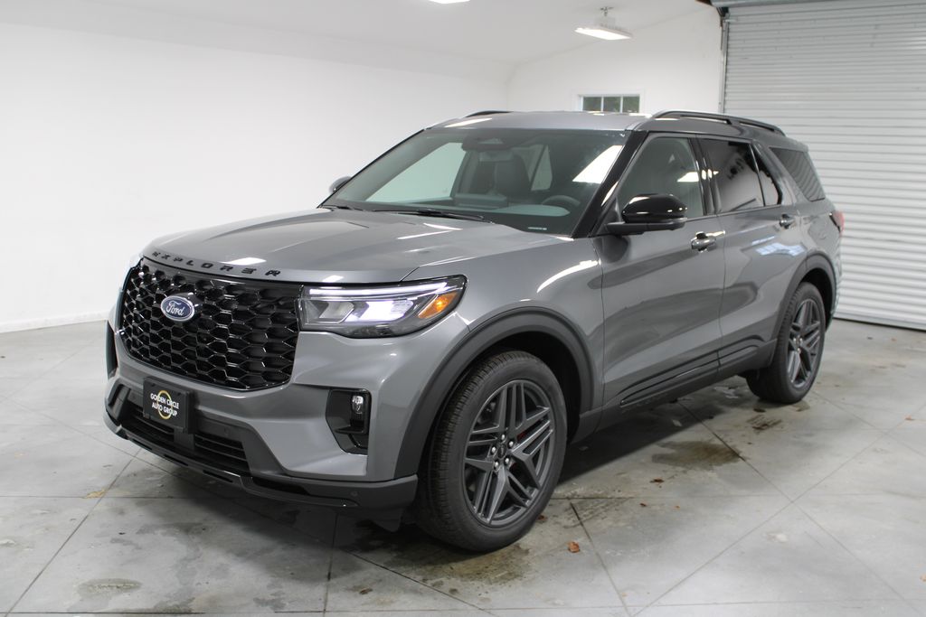 2026 Ford Explorer ST-Line photo 2