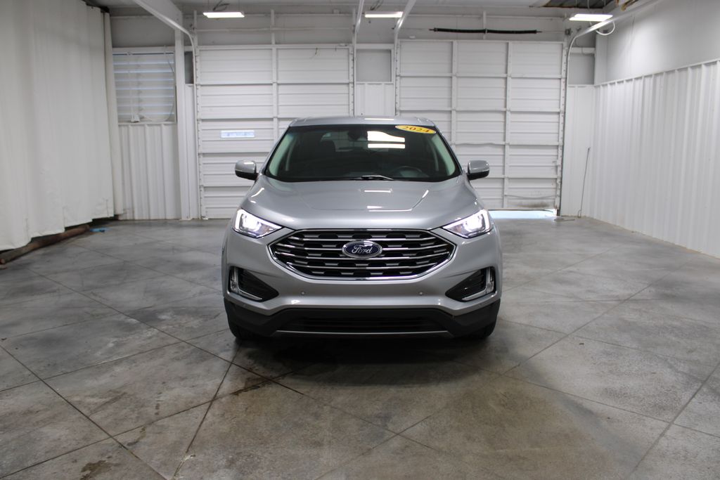 2024 Ford Edge Titanium photo 2
