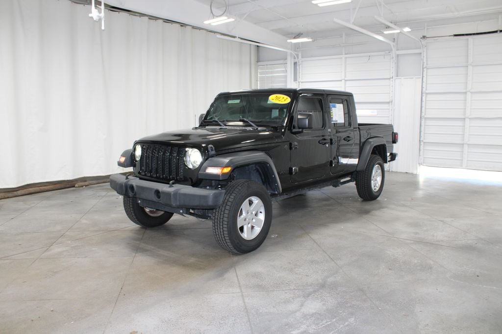 Used 2023 Jeep Gladiator Sport Truck