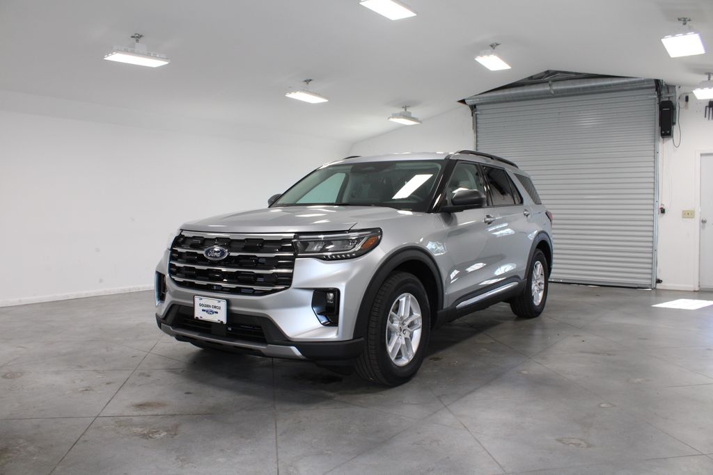 2025 Ford Explorer photo 3