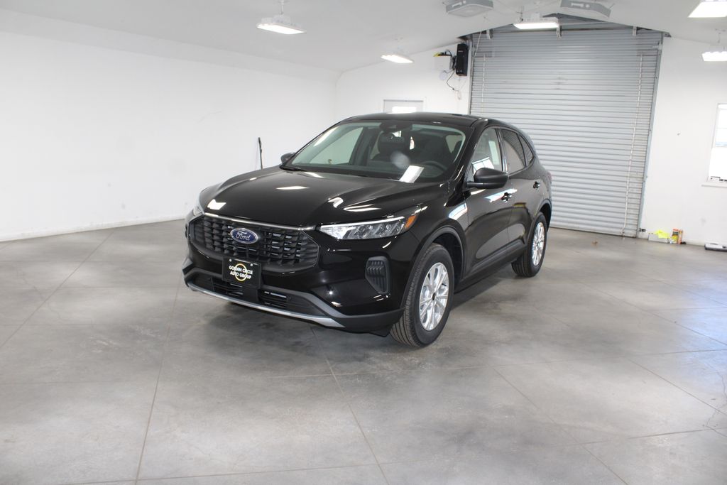 2026 Ford Escape Active photo 2