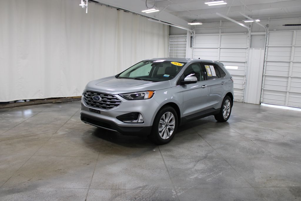 2024 Ford Edge Titanium photo 3