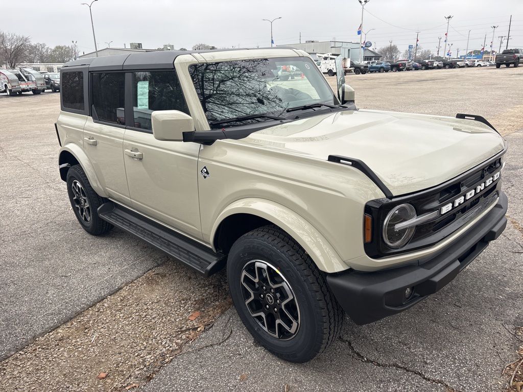 2025 Ford Bronco 4-Door Outer Banks's photo