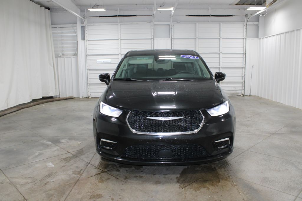 Used 2023 Chrysler Pacifica Touring L Minivan/Van