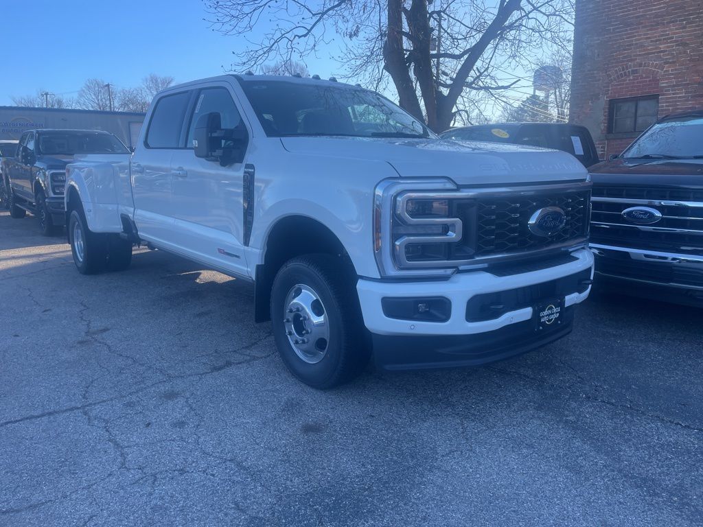 2026 Ford F-350 Super Duty Platinum's photo