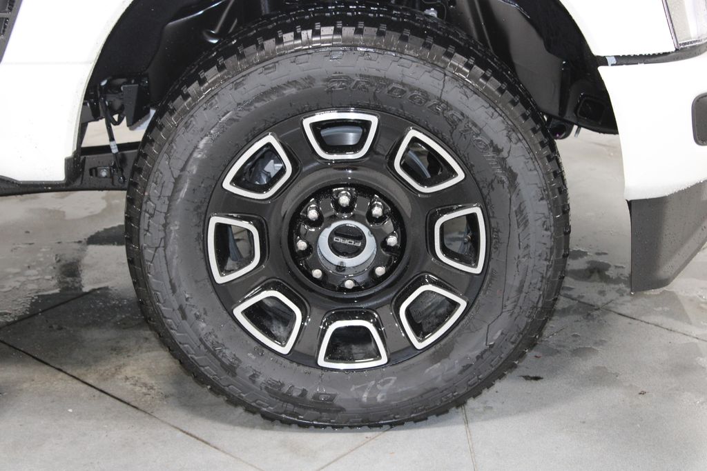 2026 Ford F-250 Super Duty Platinum - Photo 17