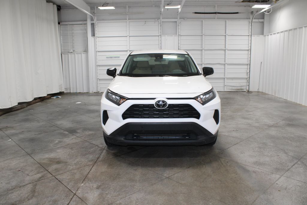 2022 Toyota RAV4 LE photo 2