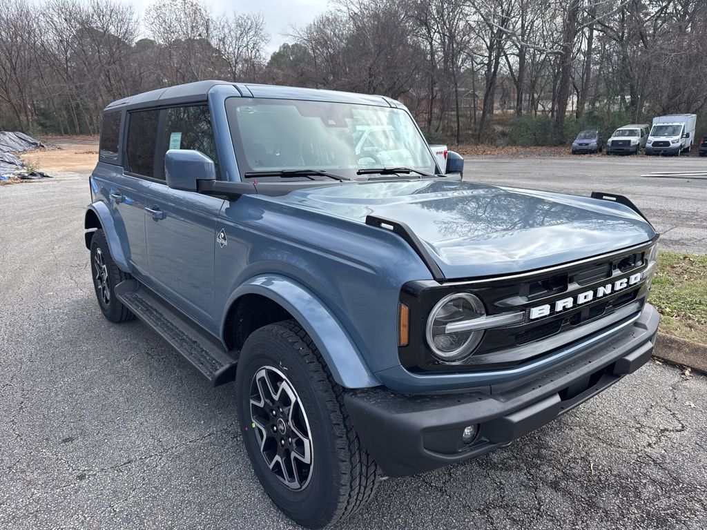 2025 Ford Bronco 4-Door Outer Banks's photo