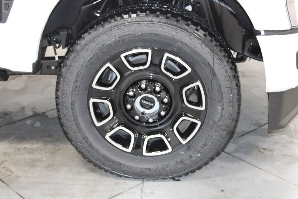 2026 Ford F-250 Super Duty Platinum - Photo 17