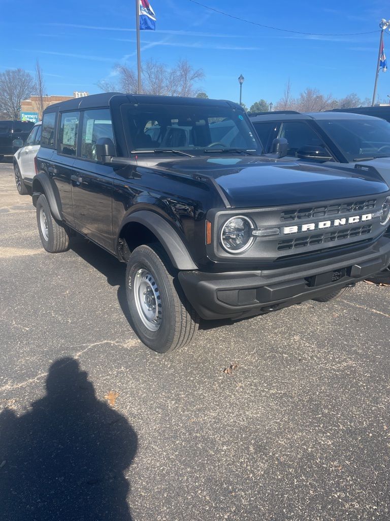2025 Ford Bronco 4-Door Base's photo