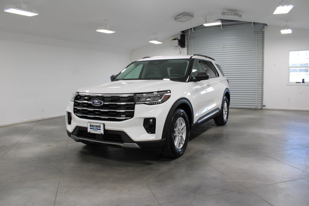 2025 Ford Explorer photo 3