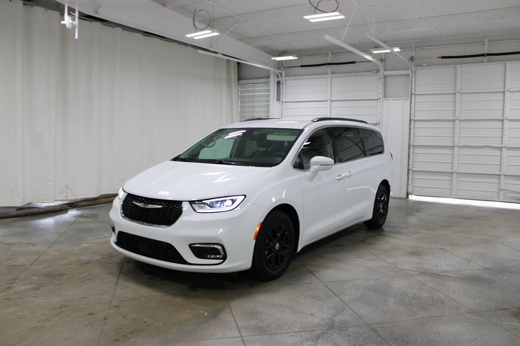Used 2022 Chrysler Pacifica Touring L Minivan/Van