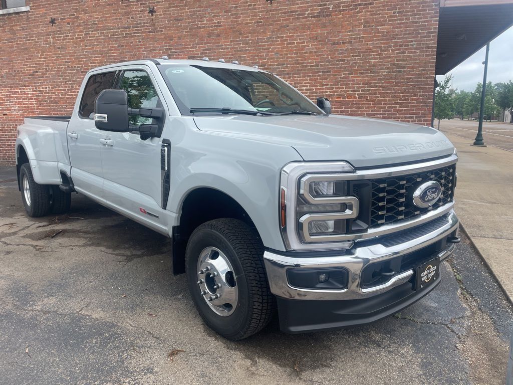 2026 Ford F-350 Lariat 4x4 Crew Cab 8' Box DRW's photo