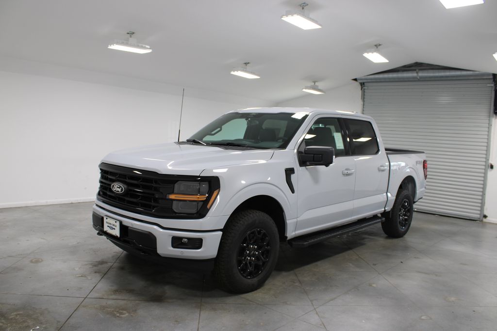 2025 Ford F-150 XLT photo 3