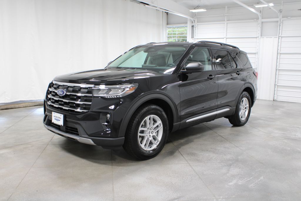 2025 Ford Explorer photo 3