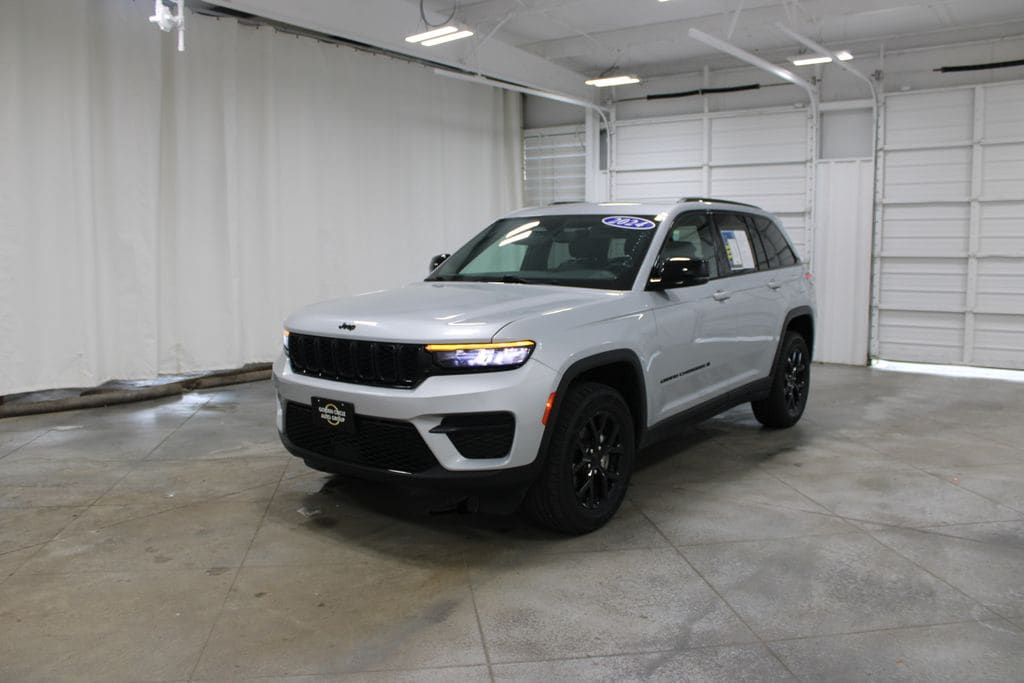 Used 2024 Jeep Grand Cherokee Altitude SUV