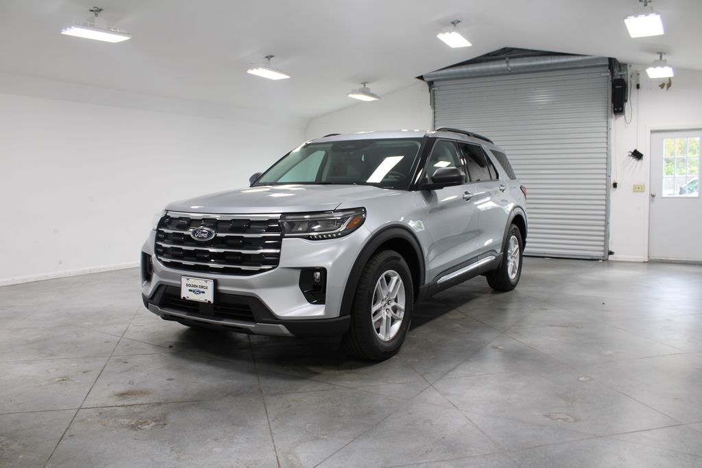 2025 Ford Explorer photo 3