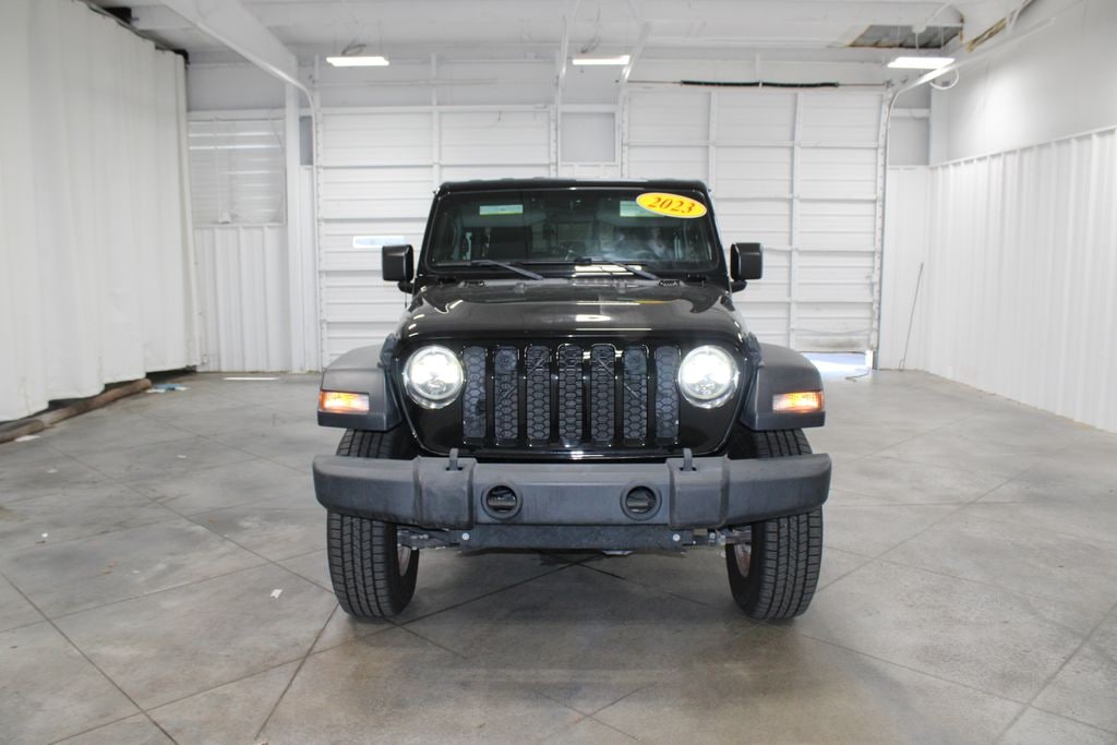 Used 2023 Jeep Gladiator Sport Truck