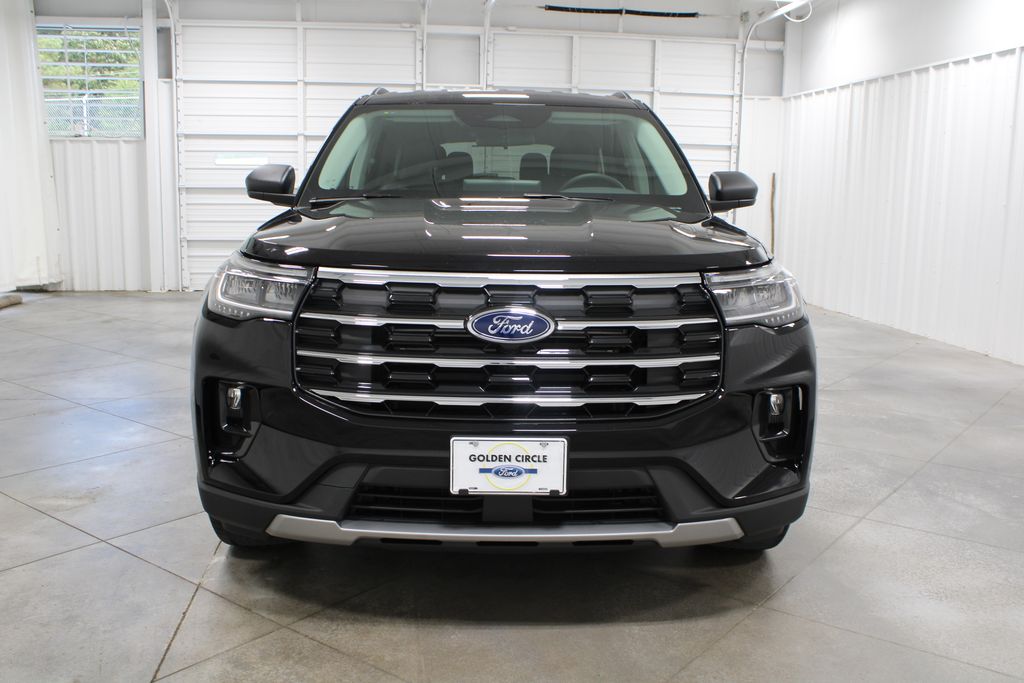 2025 Ford Explorer photo 2