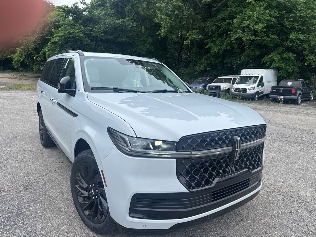 2026 Lincoln Navigator Reserve 4WD's photo
