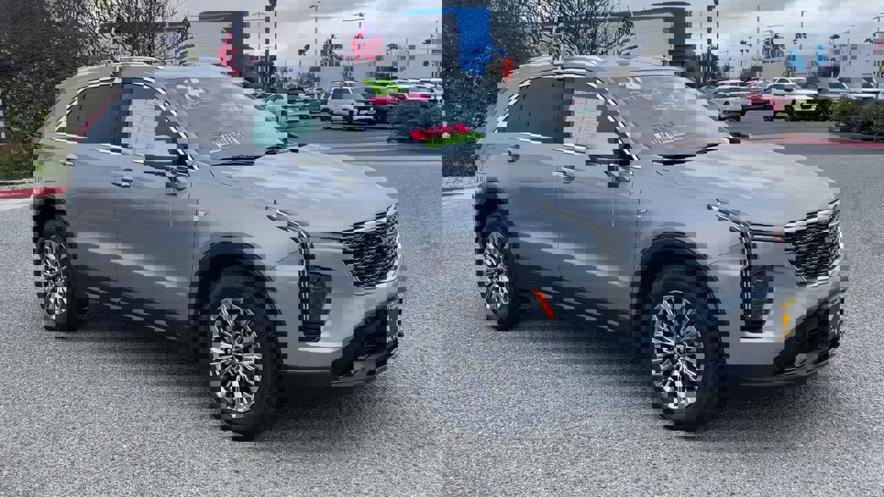 2024 Cadillac XT4 Premium Luxury photo 2