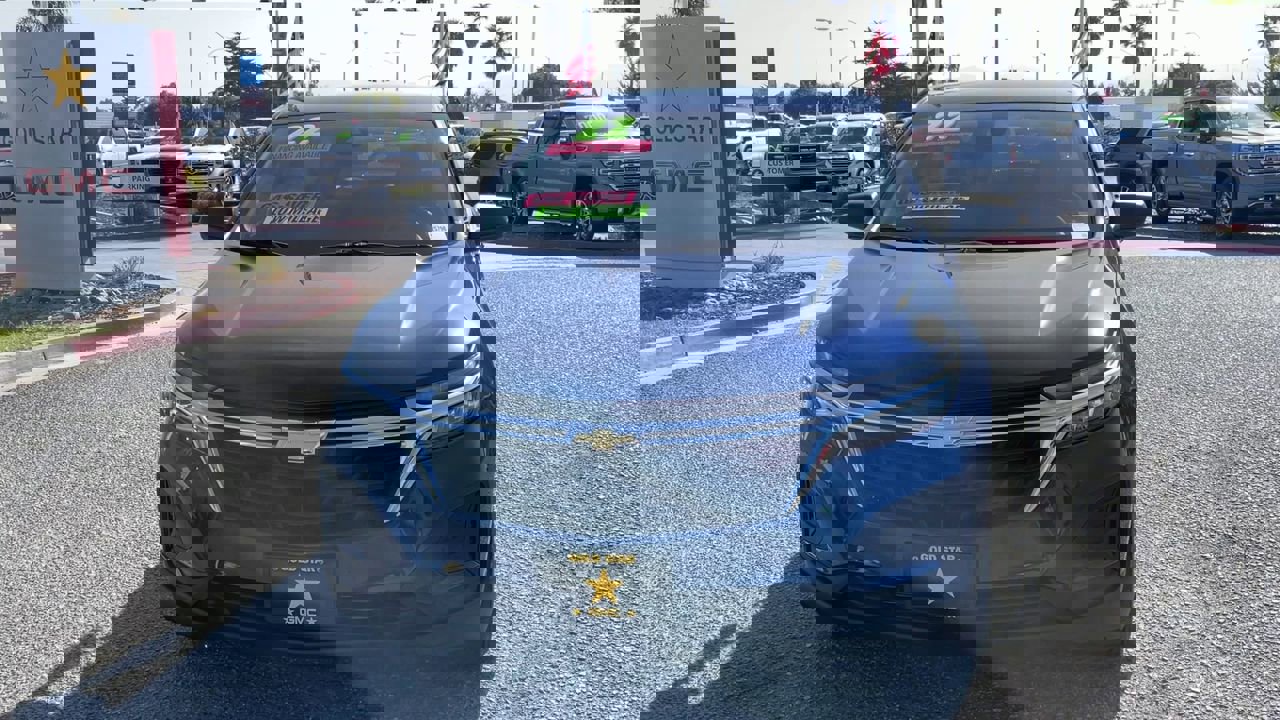 2022 Chevrolet Equinox LS photo 3