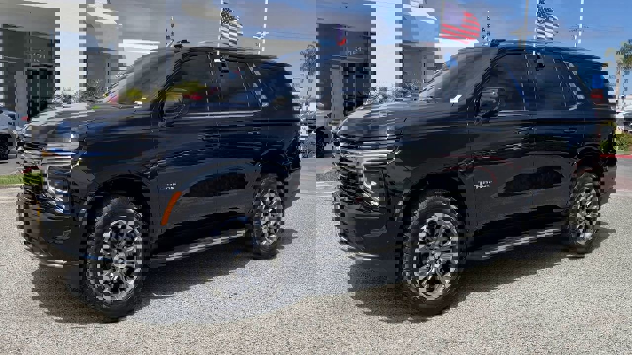 2025 Chevrolet Tahoe LS photo 4